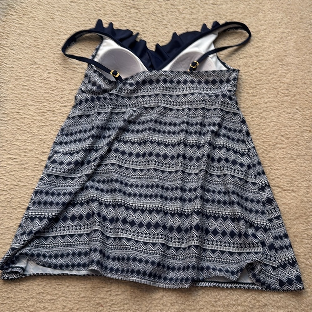 2 full coverage swimsuits - Picture 8 of 9